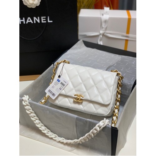 Chanel kleine schoudertas Lamsleer en goudkleurig metaal AS3206 wit