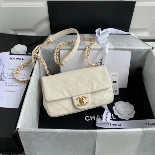 Chanel kleine flap bag Lamsleer goudkleurig metaal AS2210 wit