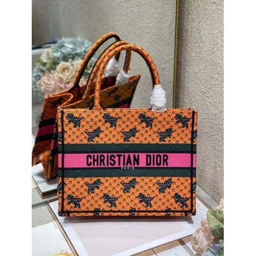 DIOR BOOK TOTE Oranje veelkleurig geborduurd draakvuur M1296ZJ