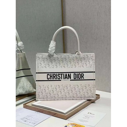 DIOR BOOK TOTE leer Constellation Embroidery M1296ZR wit