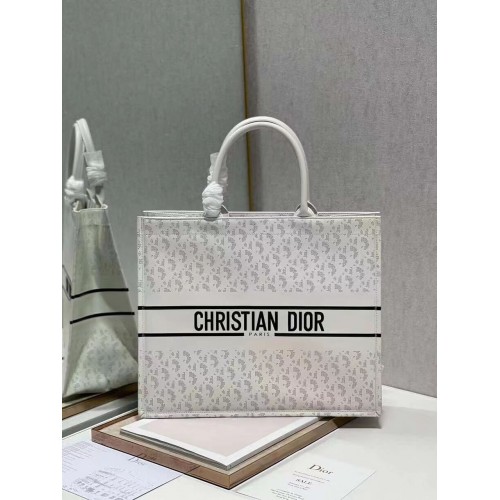 DIOR BOOK TOTE leer Constellation Embroidery M1297ZR wit