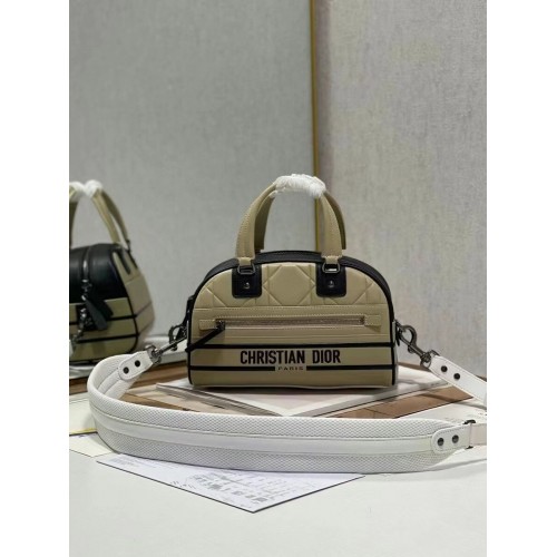 DIOR medium Leren draagtas met reliëf C9178A abrikoos