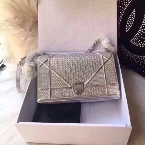 DIORAMA TAS VAN SILouis VuittonER-TONE METALLIC KALFSLEER MET MICRO-CANNAGE MOTIEF M0422