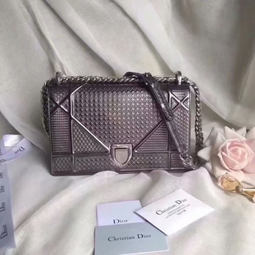 DIORAMA TAS METALLIC KALFSLEER MET MICRO-CANNAGE MOTIEF M0422 GRIJS