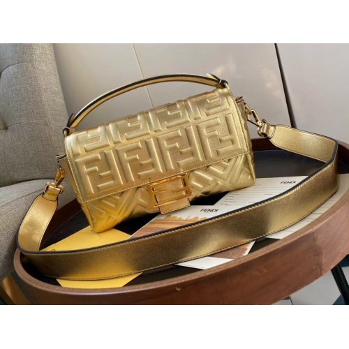 FENDI BAGUETTE grote schoudertas 8BR771A goud