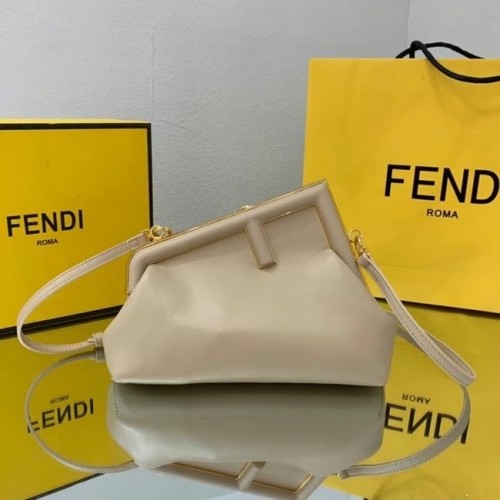 FENDI FIRST SMALL Crème leren tas 8BP129A