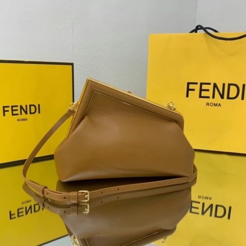 FENDI FIRST KLEINE leren tas 8BP129A caramel