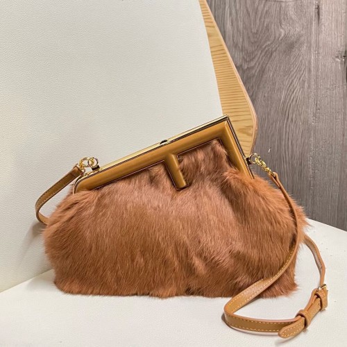 FENDI FIRST KLEINE nertszak 8BP129A bruin