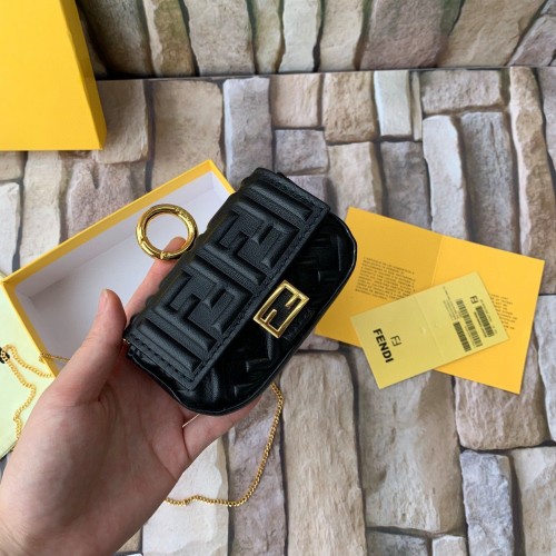 FENDI NANO BAGUETTE CHARM nappaleer 7AR844 Zwart