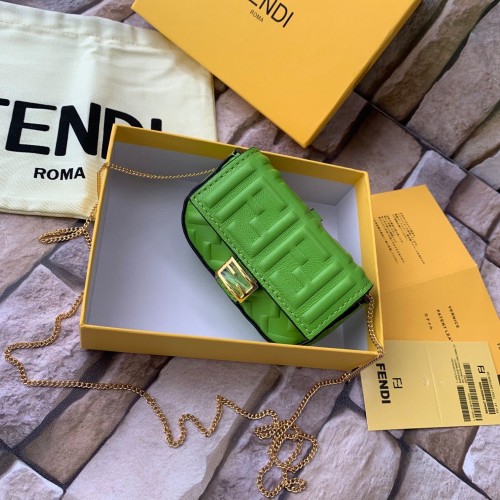 FENDI NANO BAGUETTE CHARM nappaleer 7AR844 Groen
