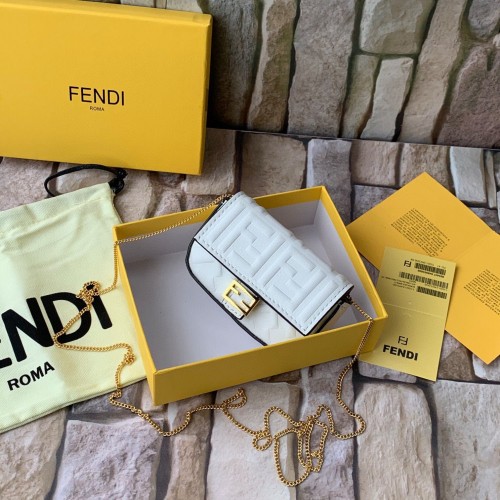 FENDI NANO BAGUETTE CHARM nappaleer 7AR844 Wit