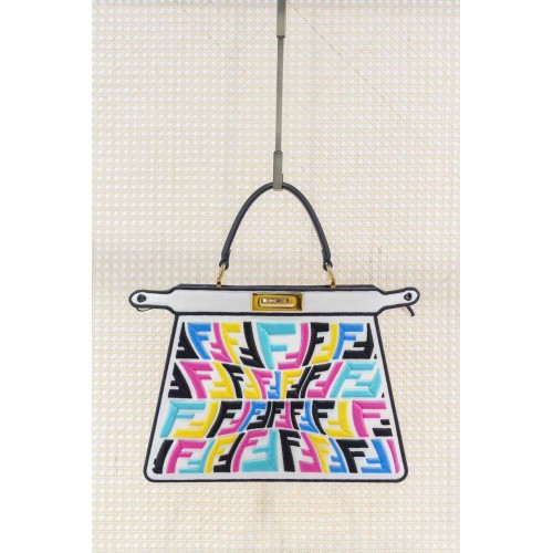 FENDI PEEKABOO ICONIC ESSENTIALLY leren tas F1516 kleur