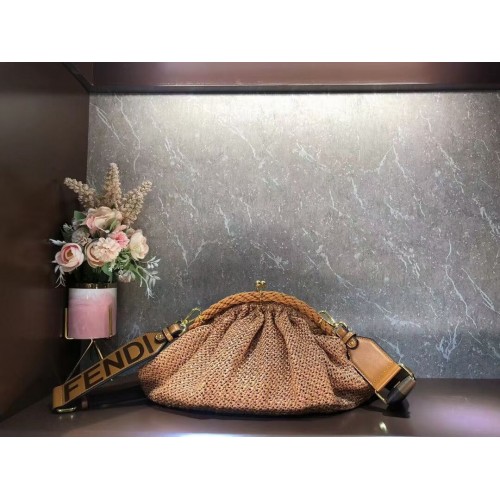 FENDI tas van raffia F7641 bruin