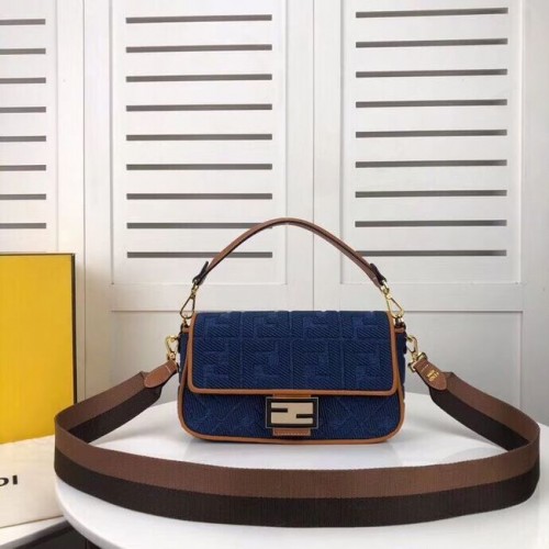 Fendi BAGUETTE LARGE Blauwe spijkertas F0386 blauw