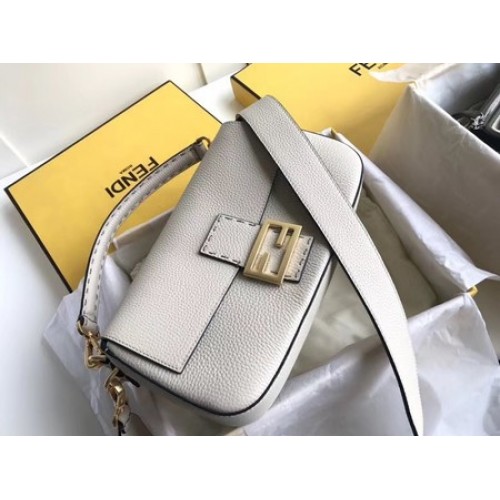 Fendi BAGUETTE Schoudertas 8BR600 beige