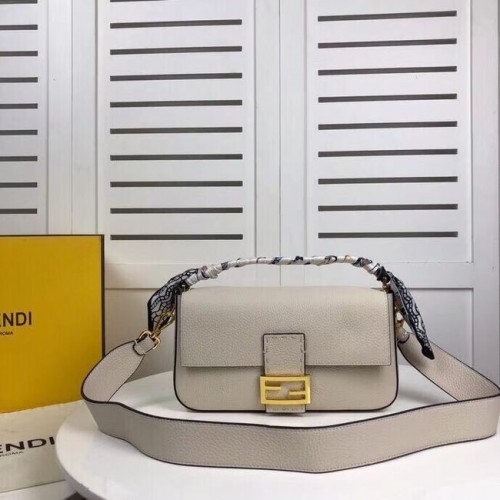 Fendi BAGUETTE leren tas F2466 beige
