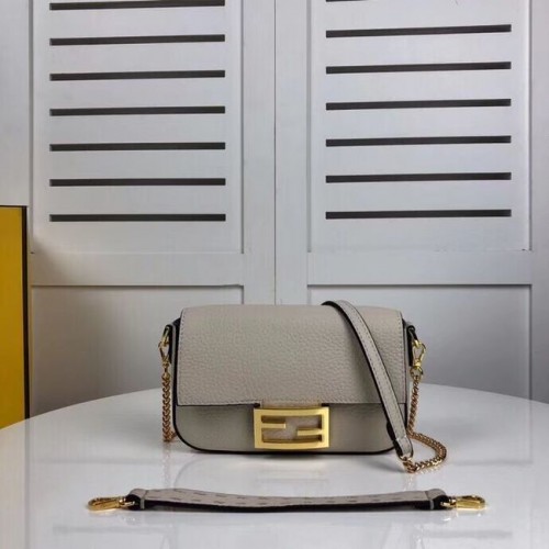 Fendi BAGUETTE leren tas F2467 beige