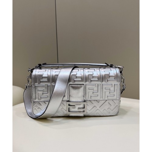 Fendi Baguette Grote leren tas 8BR771A zilver