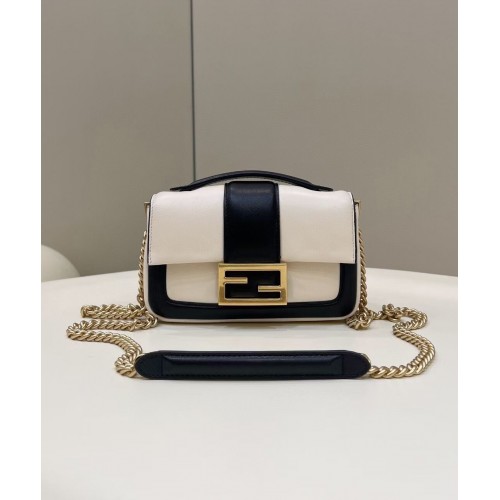 Fendi Baguette Schapenvacht tas 8BR6551 Crème zwart