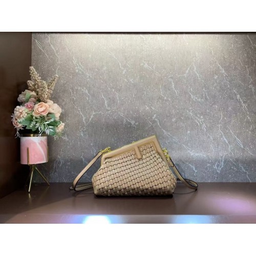 Fendi First Kleine leren vlechttas 8BP129A abrikoos