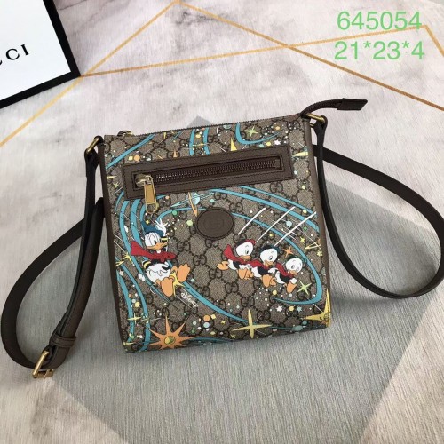 Gucci GG Supreme canvas schoudertas 645054 bruin