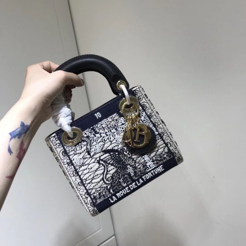 LADY DIOR geborduurd rundleer AD0168-1