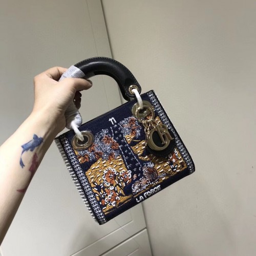LADY DIOR geborduurd rundleer AD0168-2