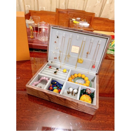 Louis Vuitton MOOIE SIERADENKOFFER M44186