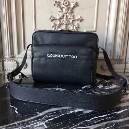 Louis Vuitton OUTDOOR MESSENGER PM M31003 Zwart