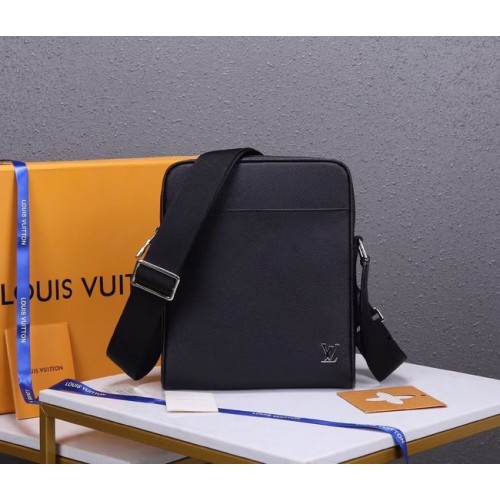 Louis Vuitton Taiga rundleer MESSENGER M30265 ZWART