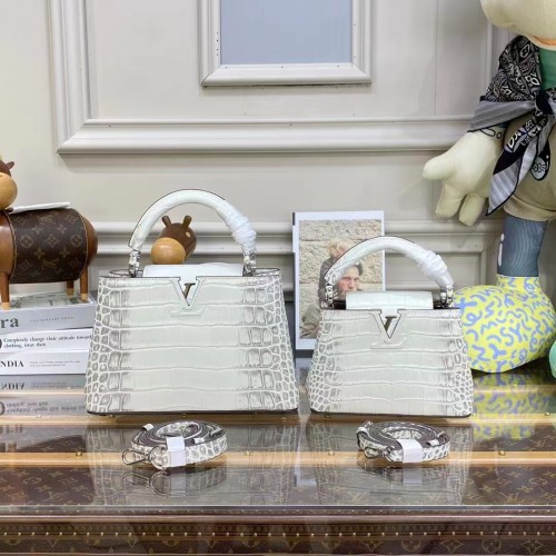 Louis Vuitton krokodillenleer CAPUCINES BB M48865 Lichtgrijs