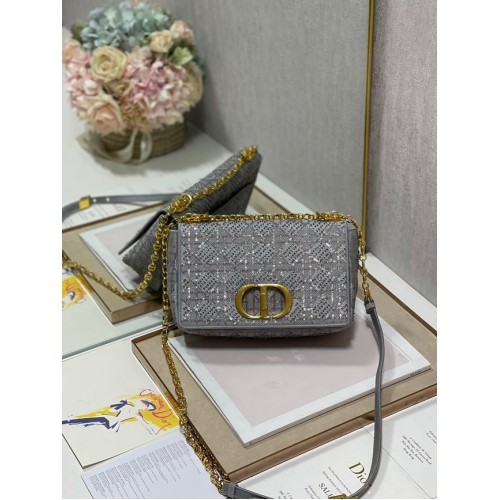 MEDIUM DIOR CAROBAG Macrocannage Tweed Borduursel M9242 grijs