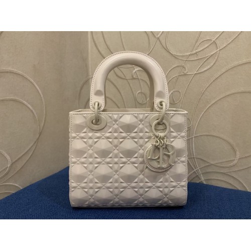 MEDIUM LADY DIOR TAS Cannage kalfsleer C2813 wit
