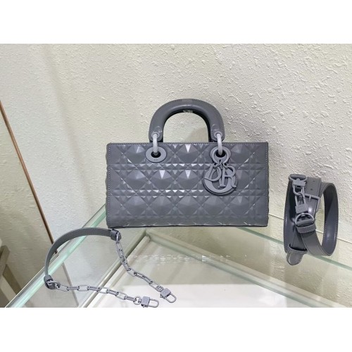 MEDIUM LADY DIOR BAG Cannage lamsleer C2811 grijs