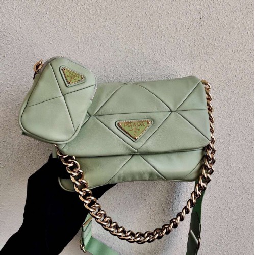 Prada Gaufre schoudertas van nappaleer 1BD292A lichtgroen