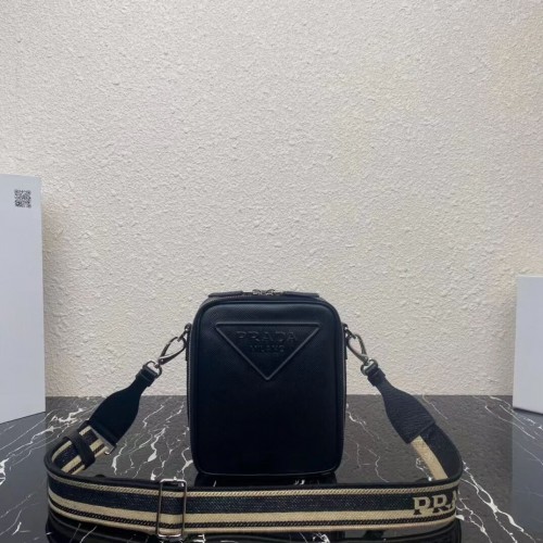 Prada Leren tas met schouderriem 2BQ354 zwart