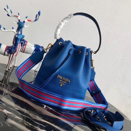 Prada Leren bucketbag 1BE018 blauw