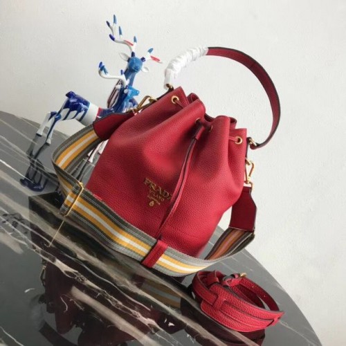 Prada Leren bucket bag 1BE018 rood