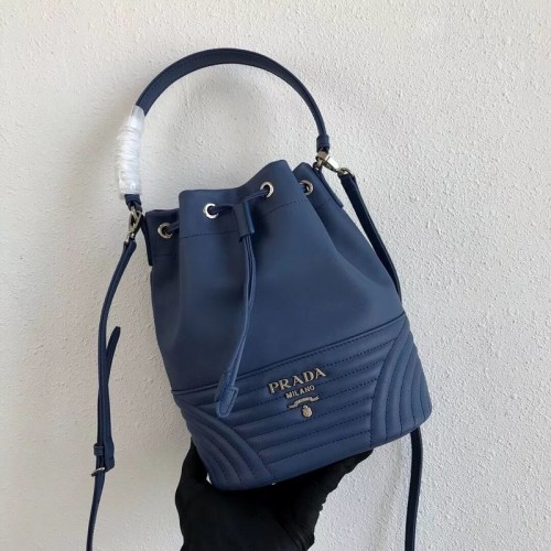 Prada Original Bucket Bag van kalfsleer 1BH038 blauw
