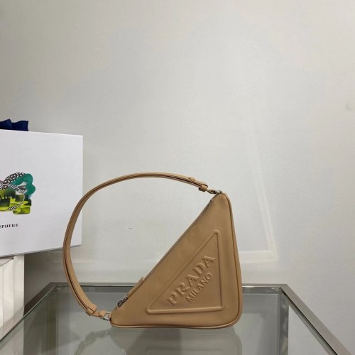 Prada handtas van gewatteerd nappaleer 1BE003 Biscuits