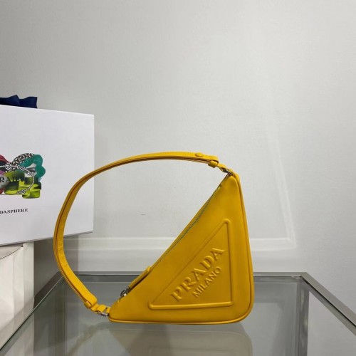 Prada Gewatteerde handtas van nappaleer 1BE003 geel