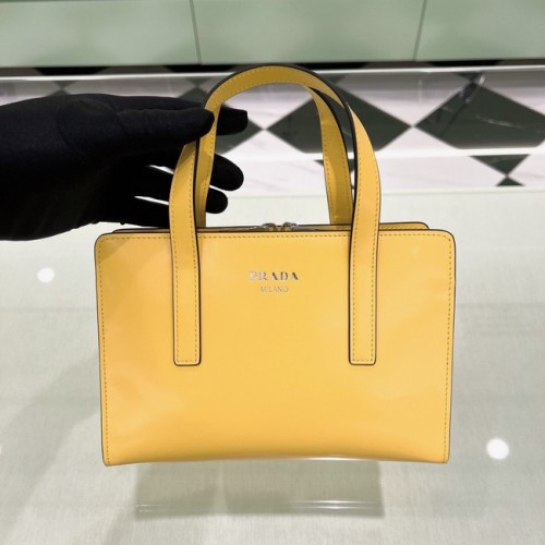 Prada Re-Edition 1995 kleine schoudertas van geborsteld leer 1BA357 geel