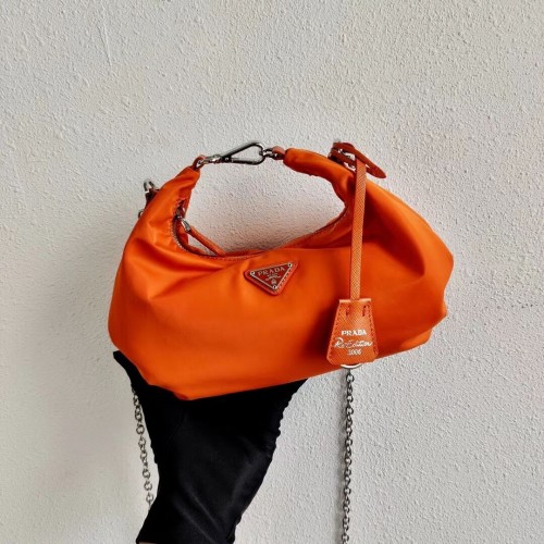 Prada Re-Edition 2005 nylon schoudertas 1BH172 oranje