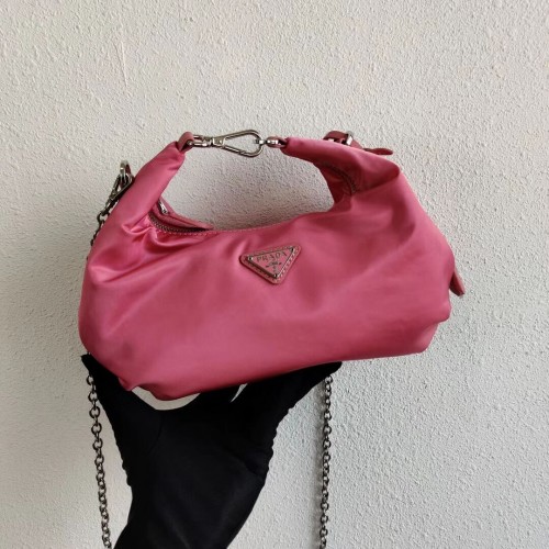 Prada Re-Edition 2005 nylon schoudertas 1BH172 roze