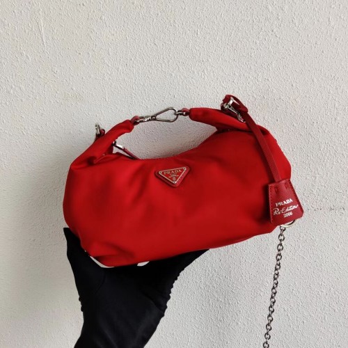 Prada Re-Edition 2005 nylon schoudertas 1BH172 rood