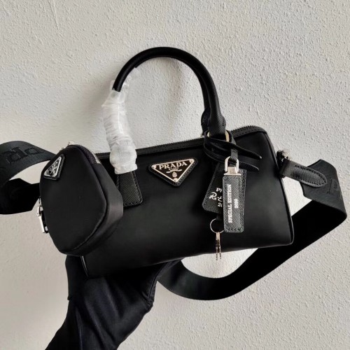 Prada Re-Edition 2005 top-handvat tas 1PR846 zwart