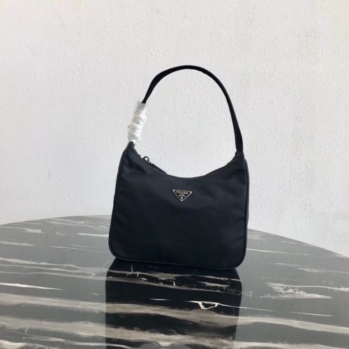 Prada Re-Edition nylon draagtas MV519 zwart
