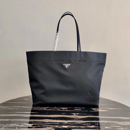Prada Re-Edition nylon draagtas 1BG107 zwart