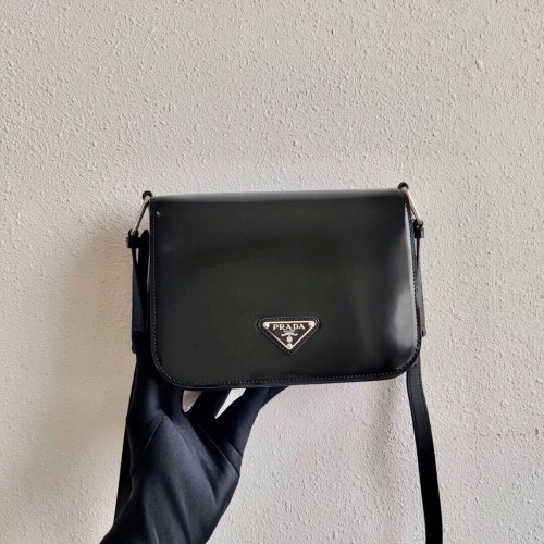 Prada Small geborsteld leren schoudertas 1BH308 zwart