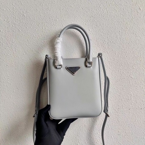 Prada Small geborsteld leren handtas 1AD331 lichtgrijs
